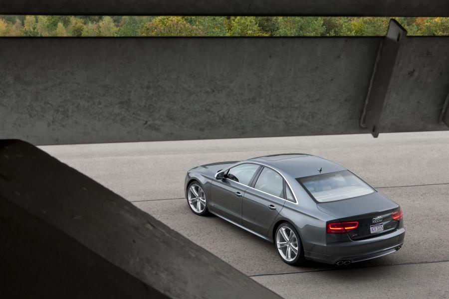  Audi S8 (D4) 2012 года  (NA) (фото 27 из 53)